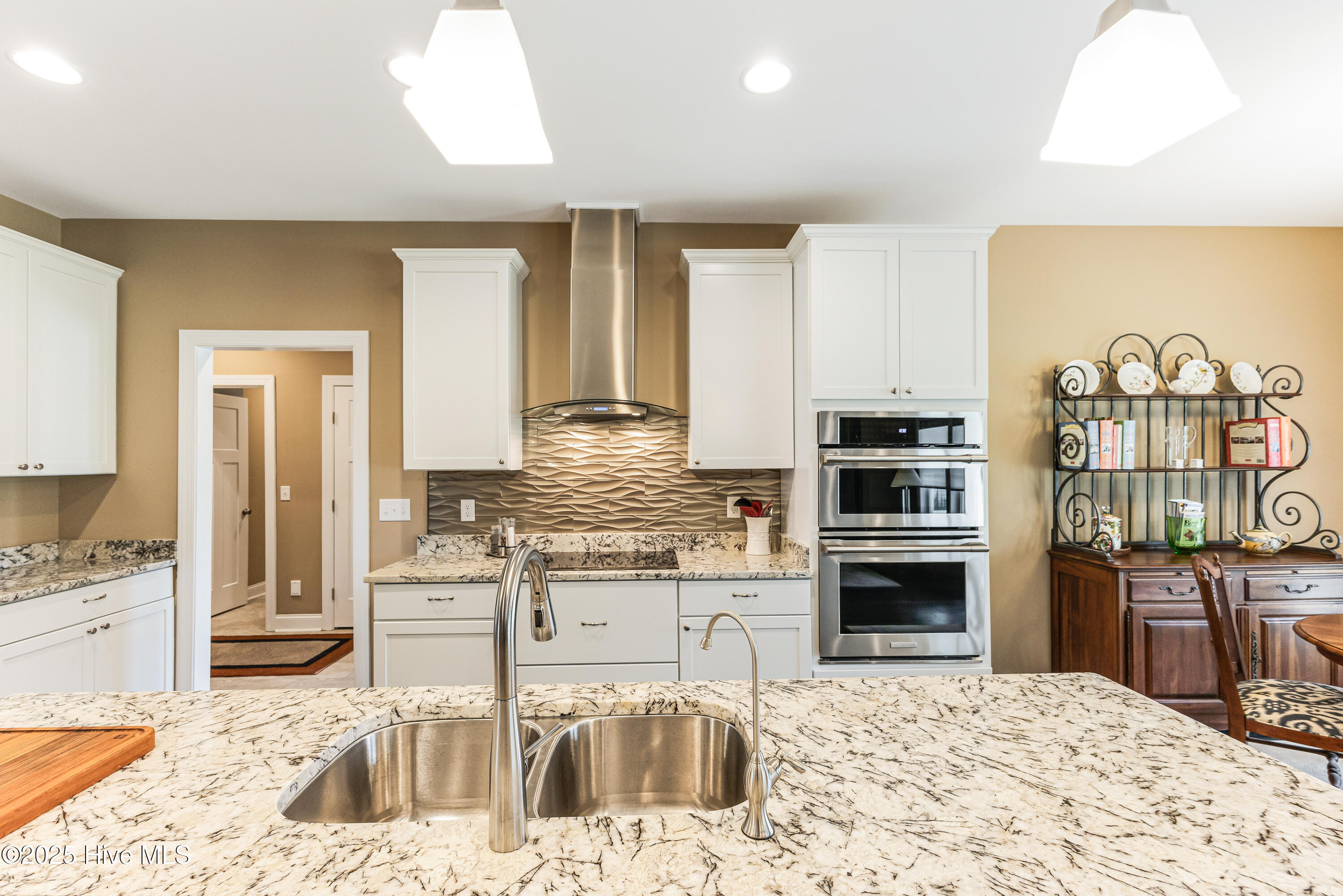 691 Marbella Court NW