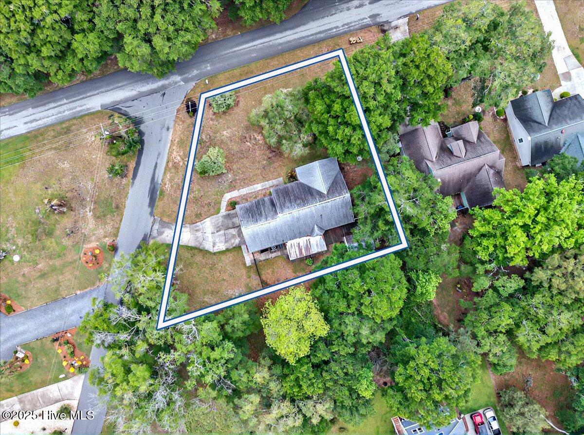702 Shoreline Drive E
