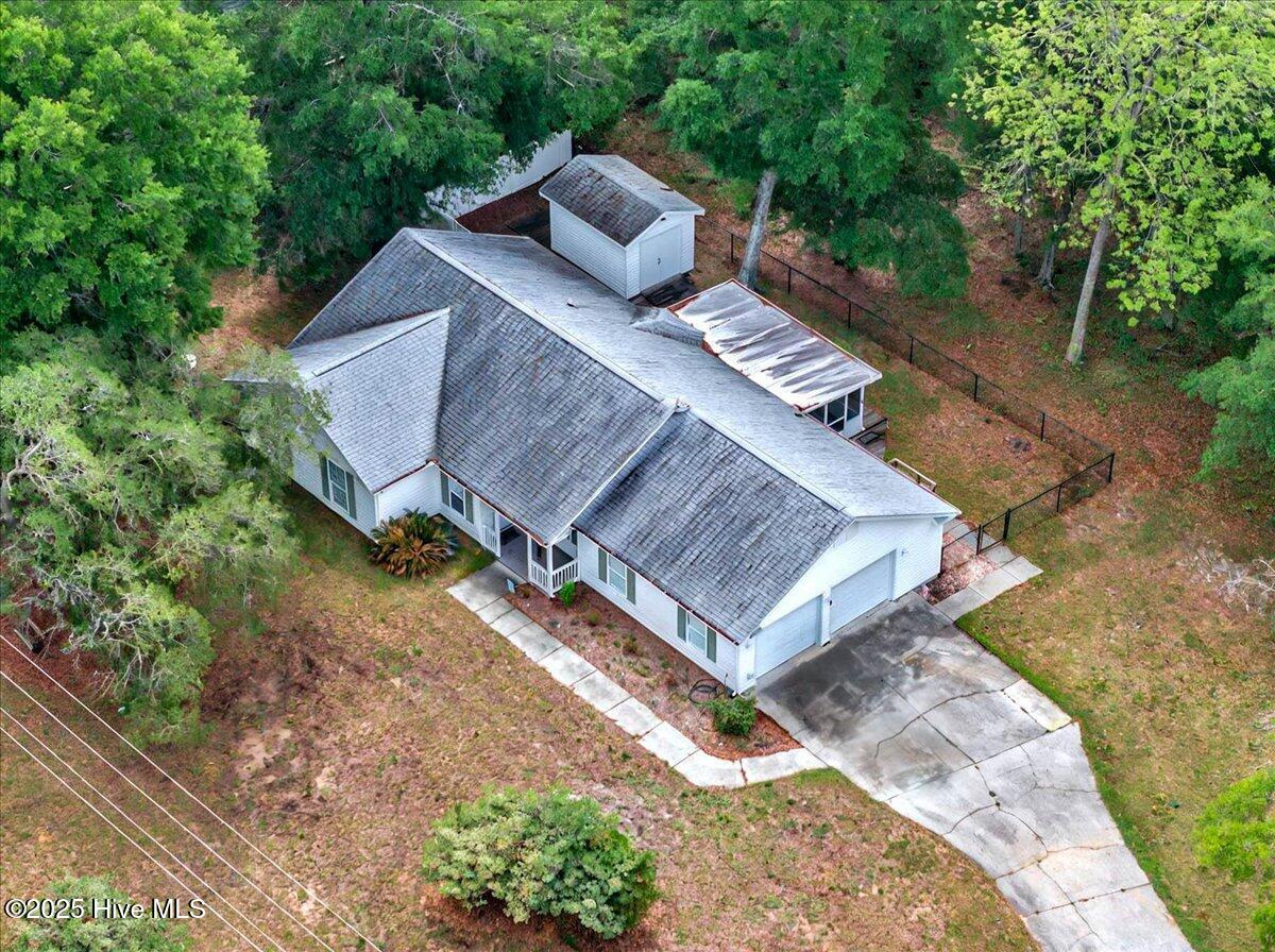 702 Shoreline Drive E