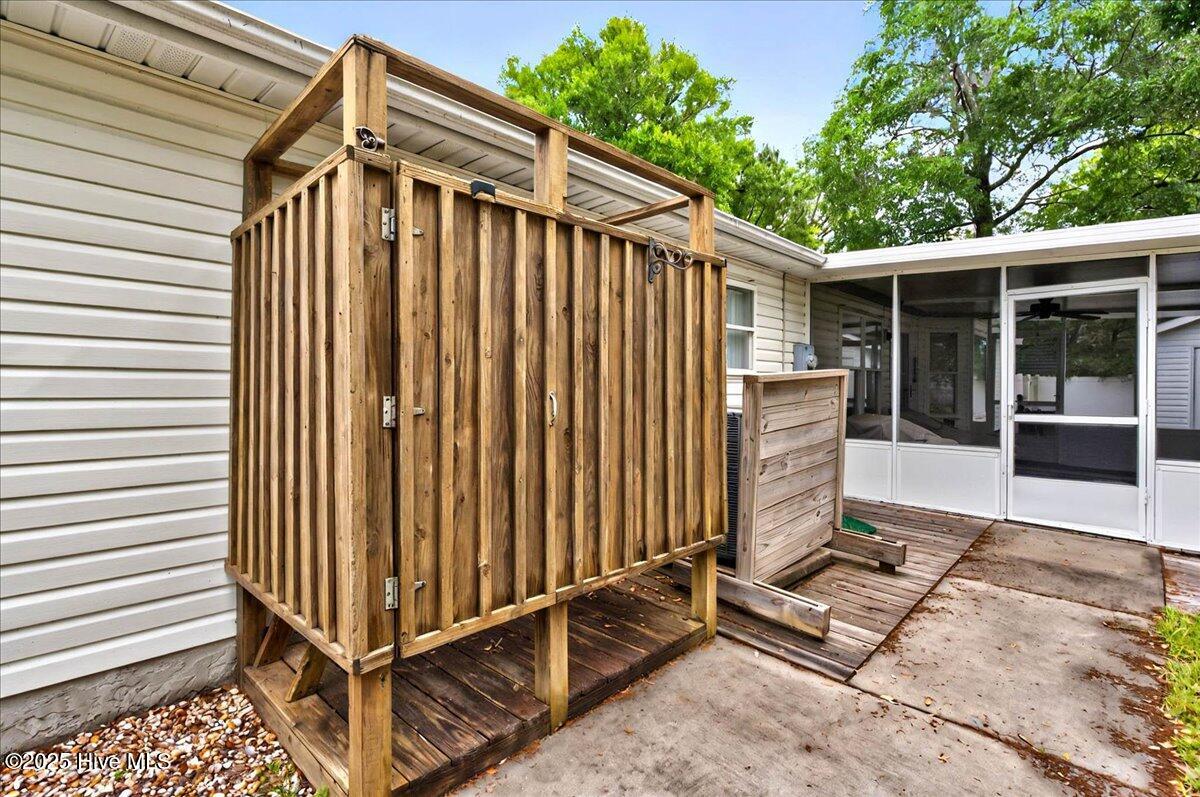 702 Shoreline Drive E