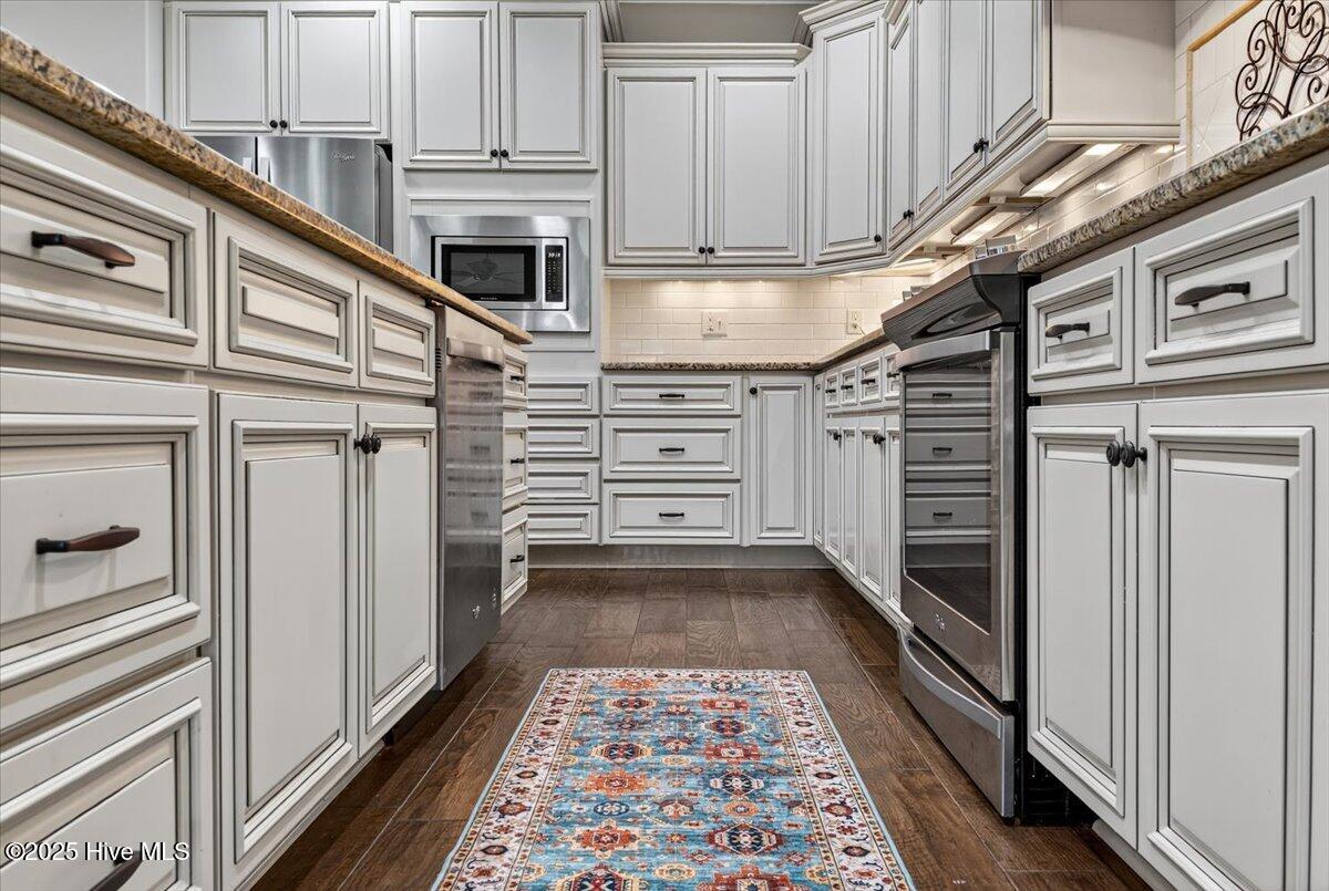 208 Brookwood Park Court