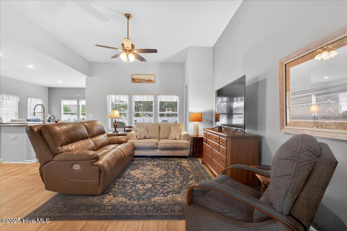 1673 White Starfish Court