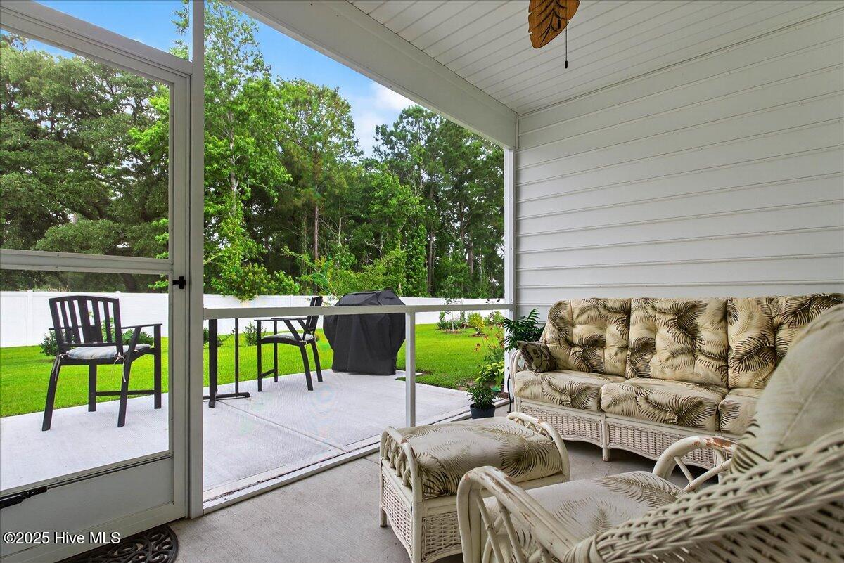 1673 White Starfish Court