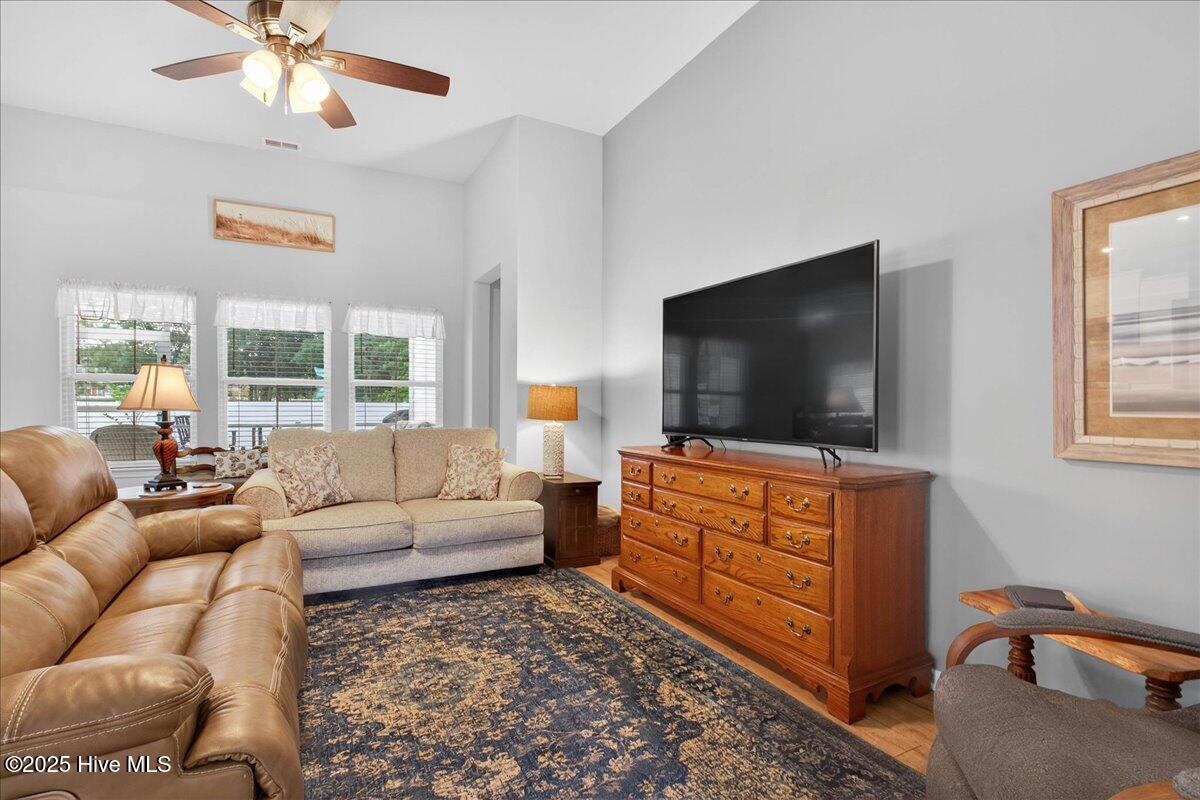 1673 White Starfish Court