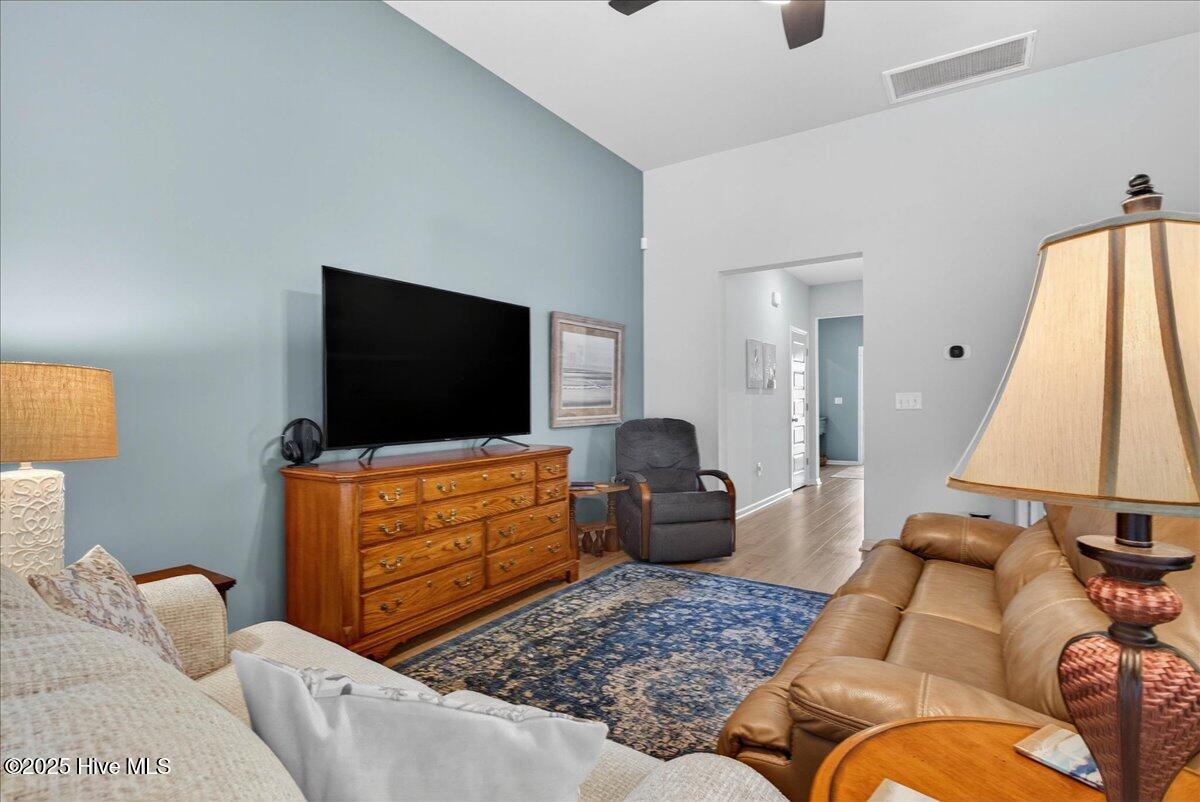 1673 White Starfish Court