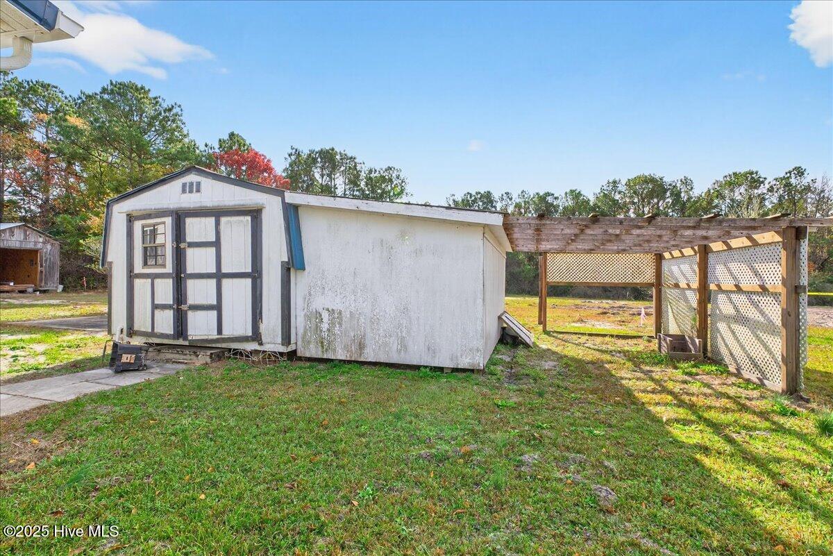 1667 White Duck Court SW