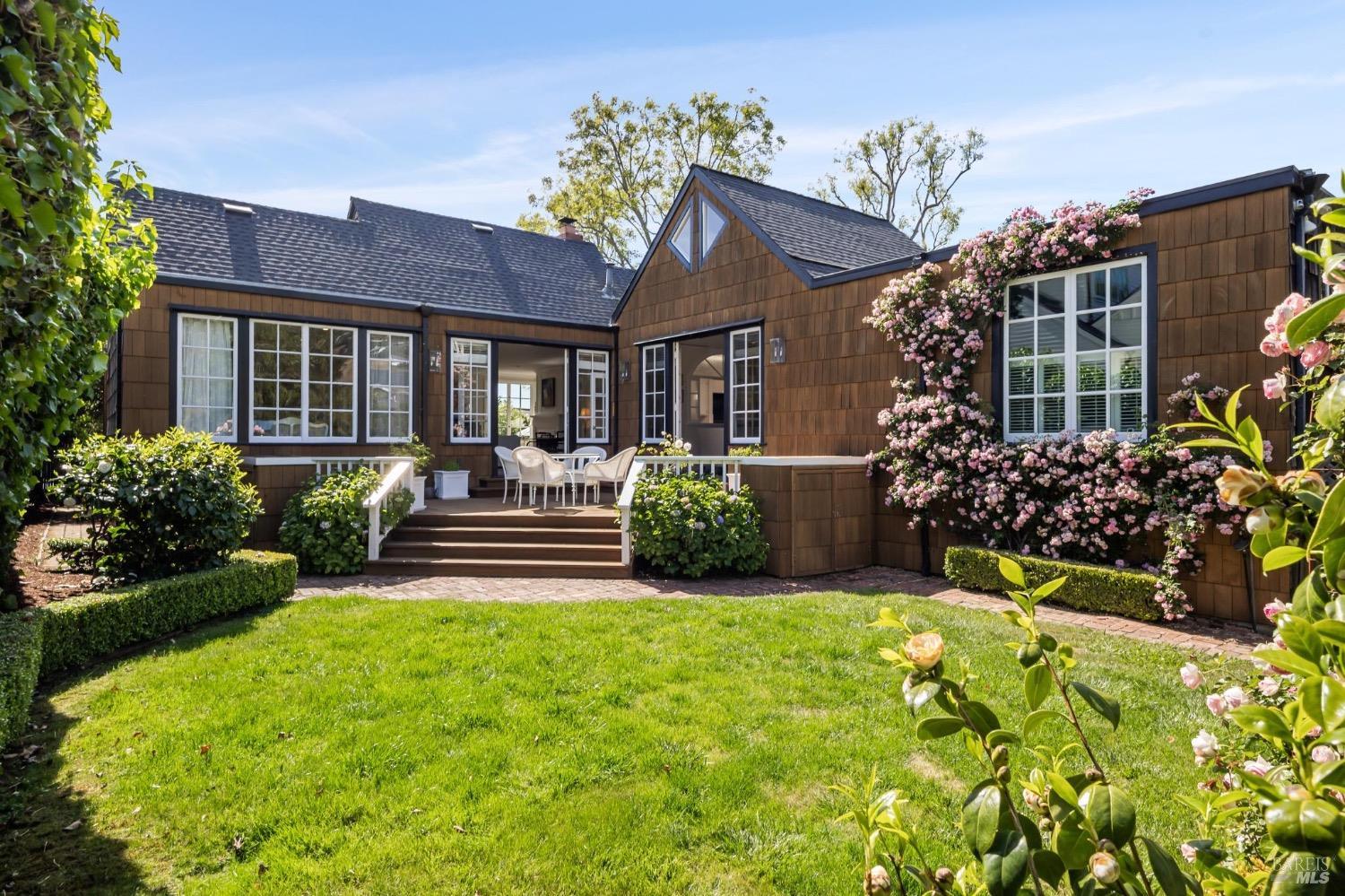33 Cove Rd