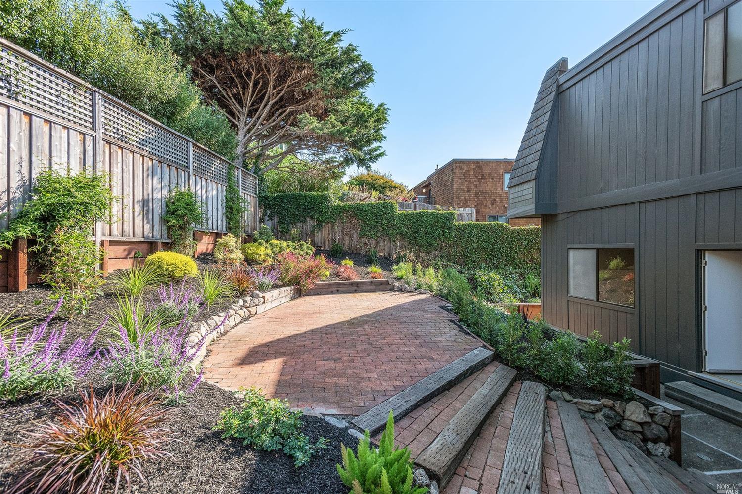 15 Linda Vista Avenue