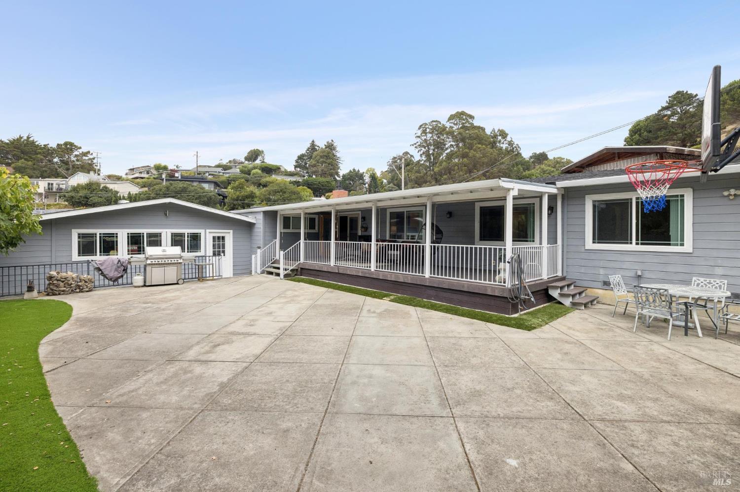10 N Knoll Road
