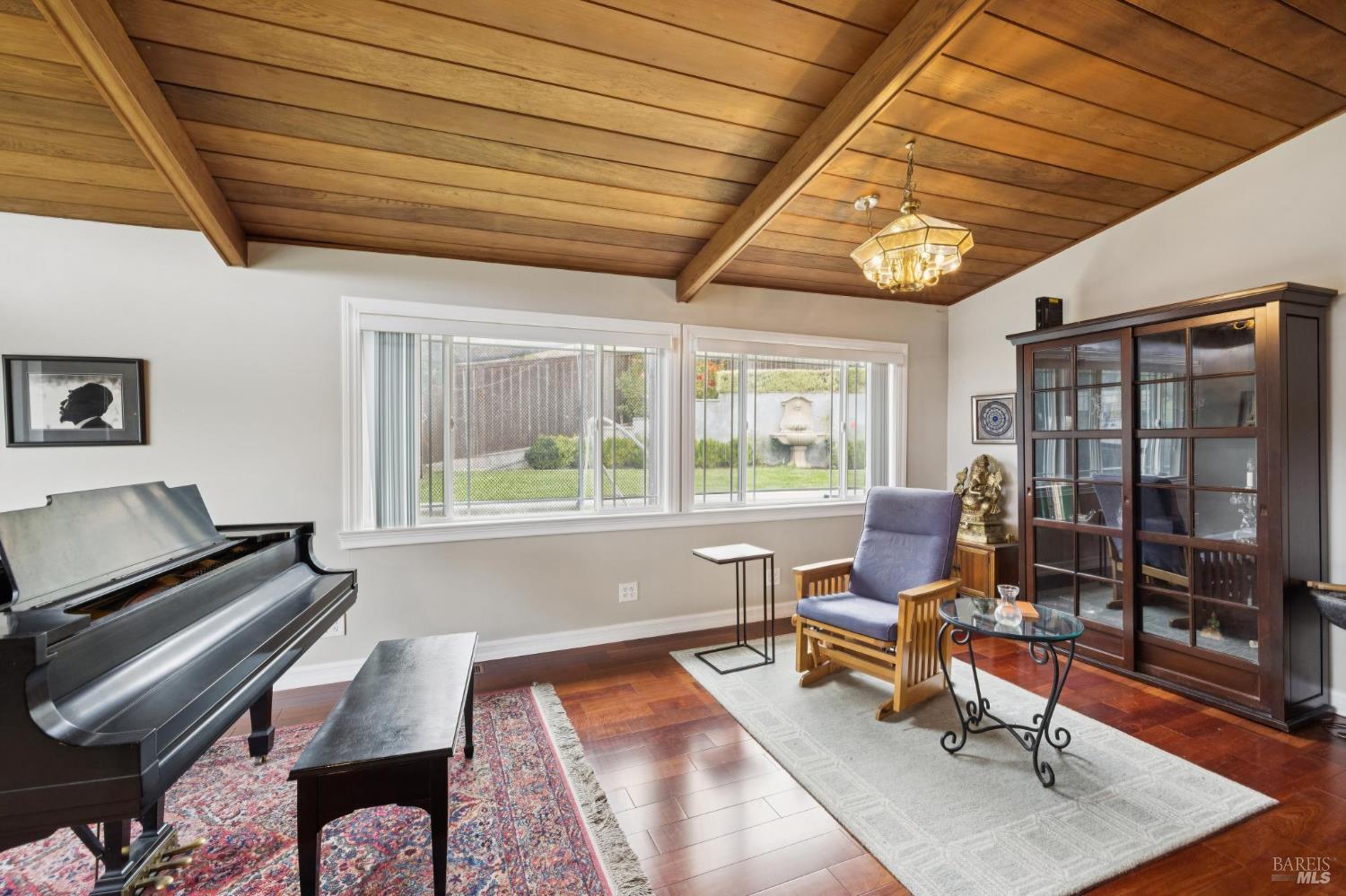 10 N Knoll Road