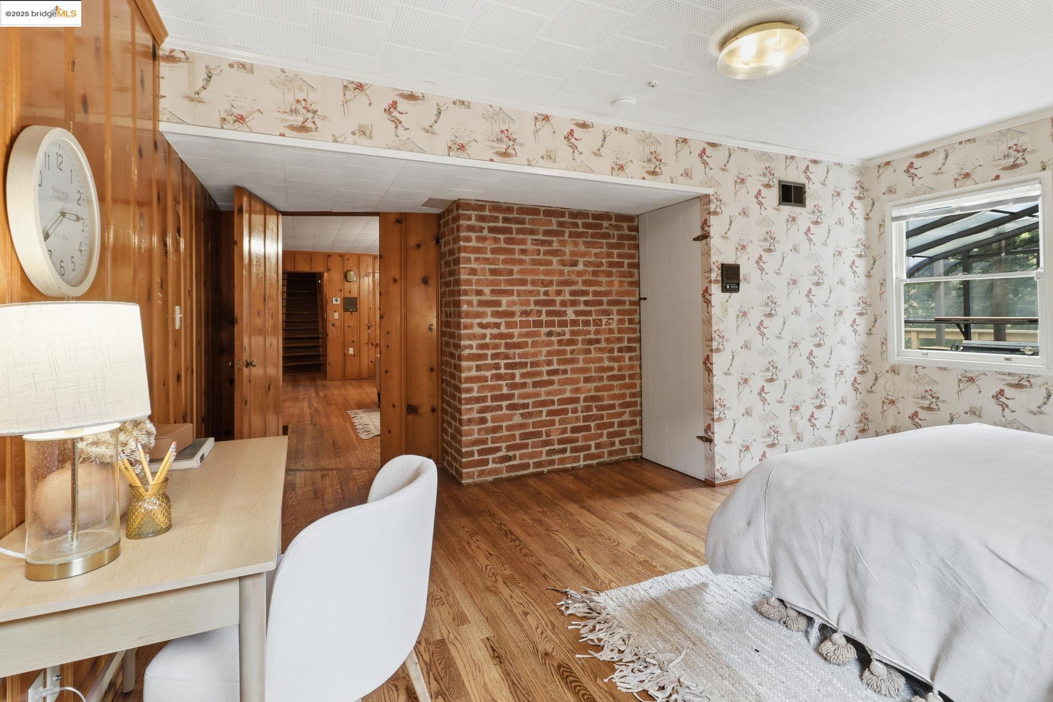 2383 Thackeray Dr, Oakland