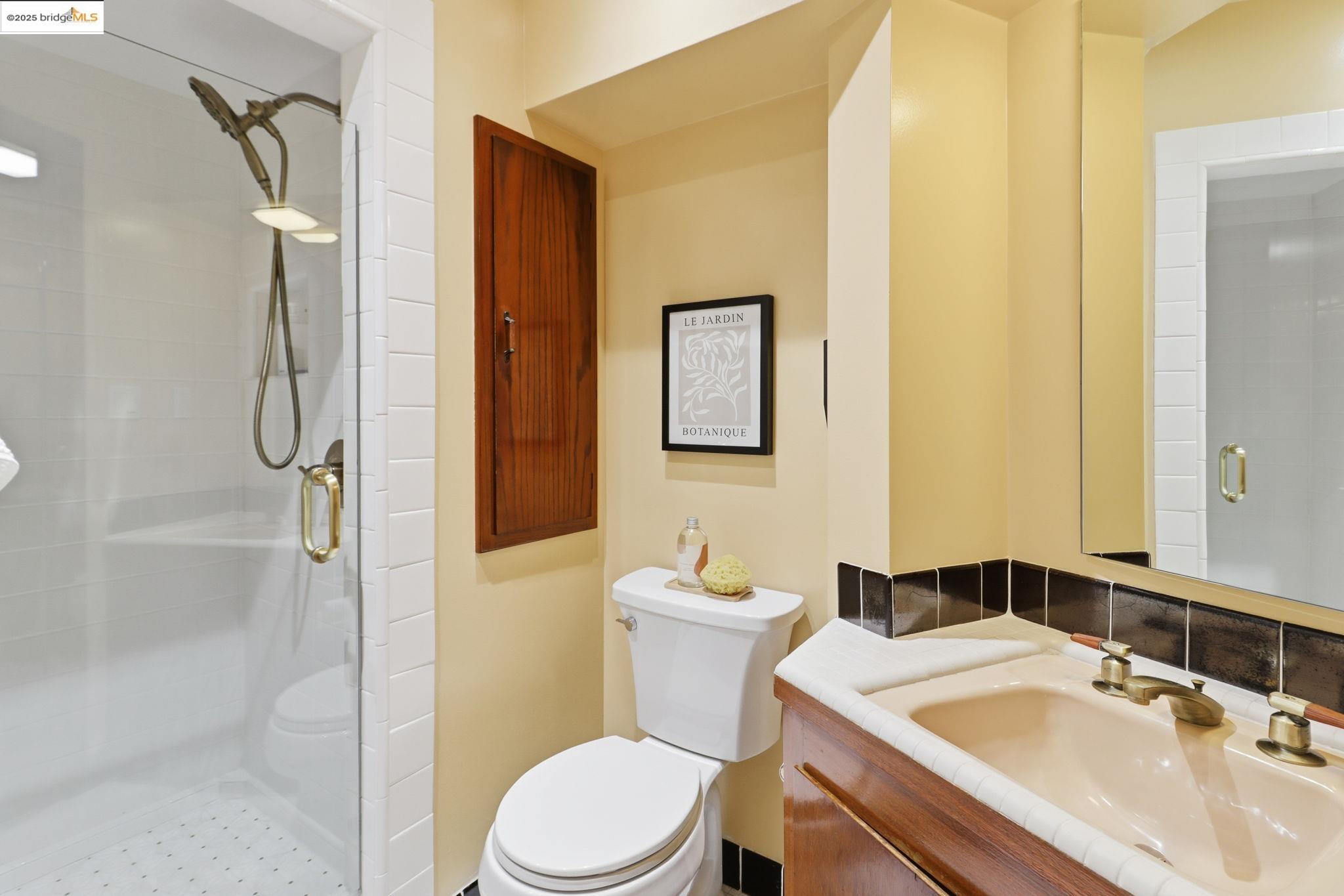 2383 Thackeray Dr, Oakland