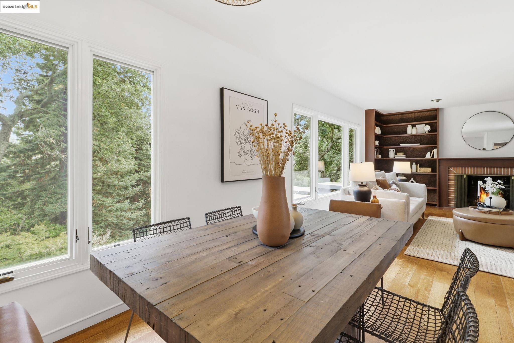 2383 Thackeray Dr, Oakland