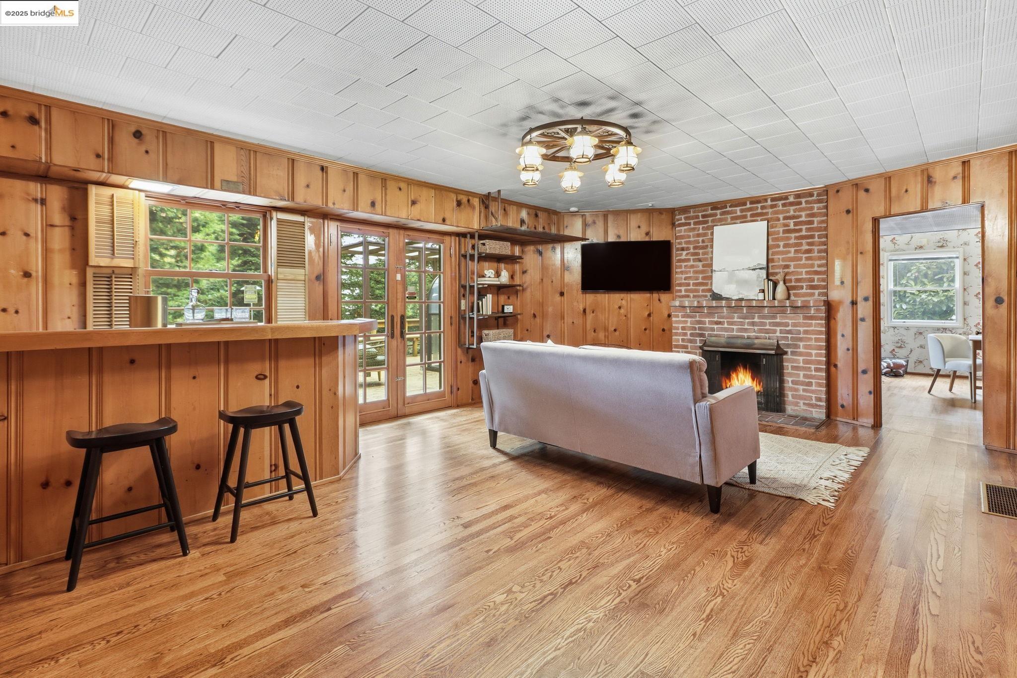 2383 Thackeray Dr, Oakland