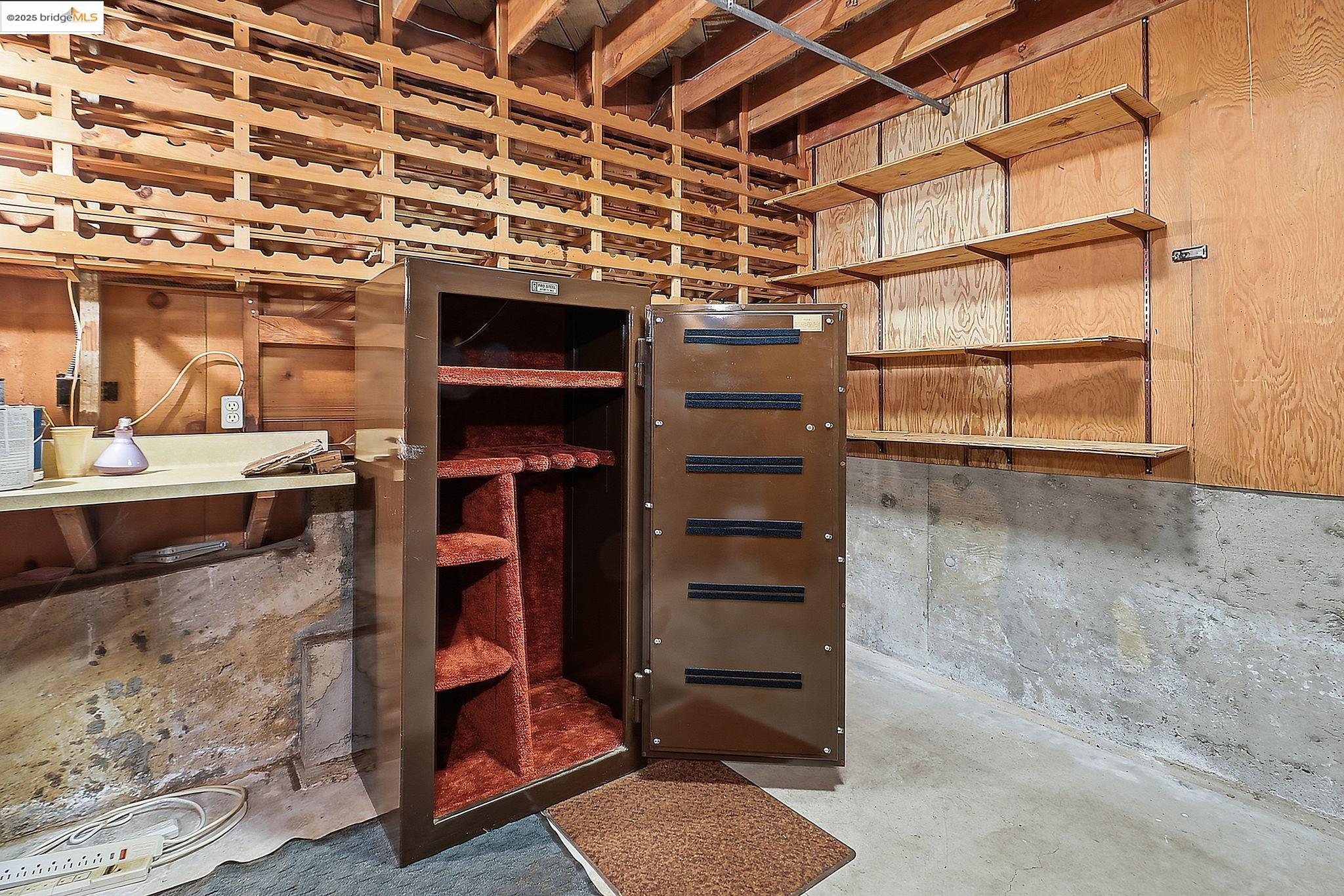 2383 Thackeray Dr, Oakland