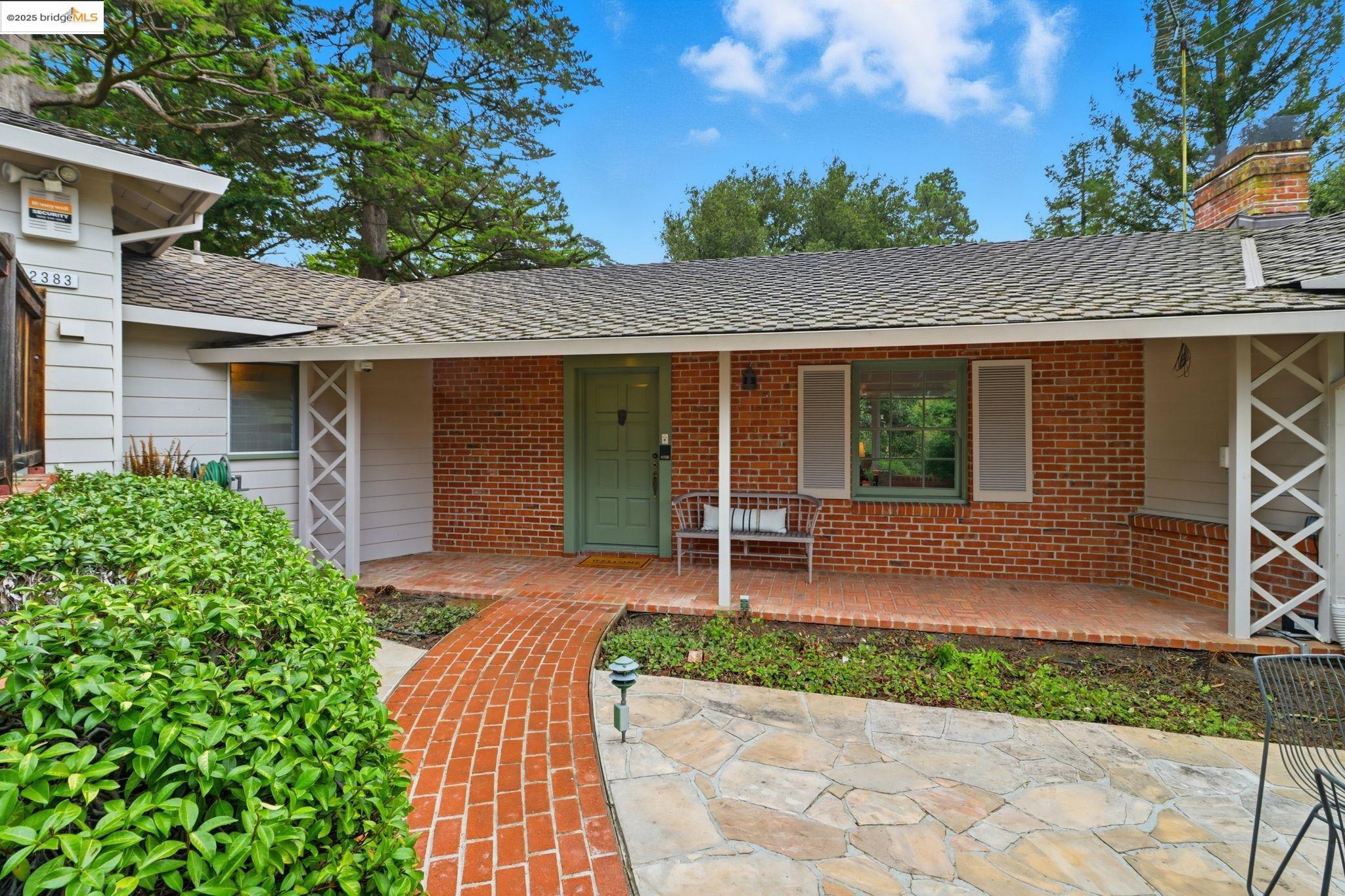 2383 Thackeray Dr, Oakland