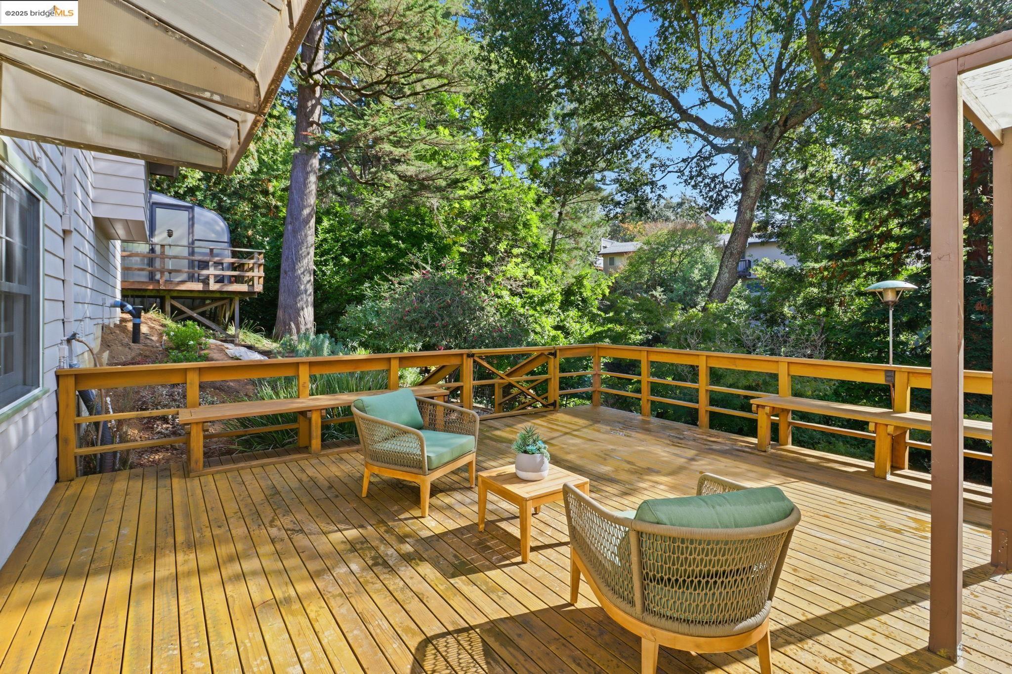 2383 Thackeray Dr, Oakland