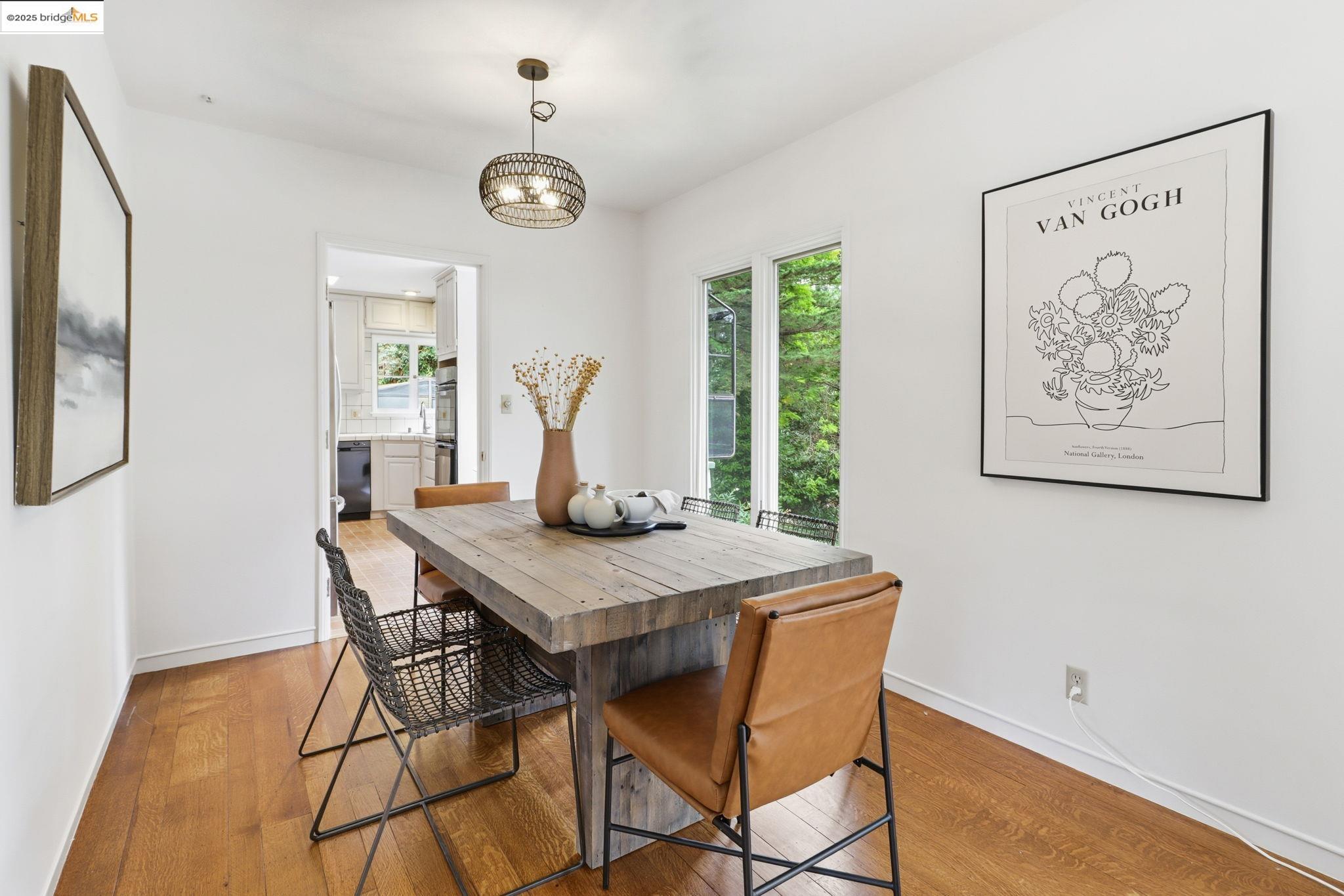 2383 Thackeray Dr, Oakland