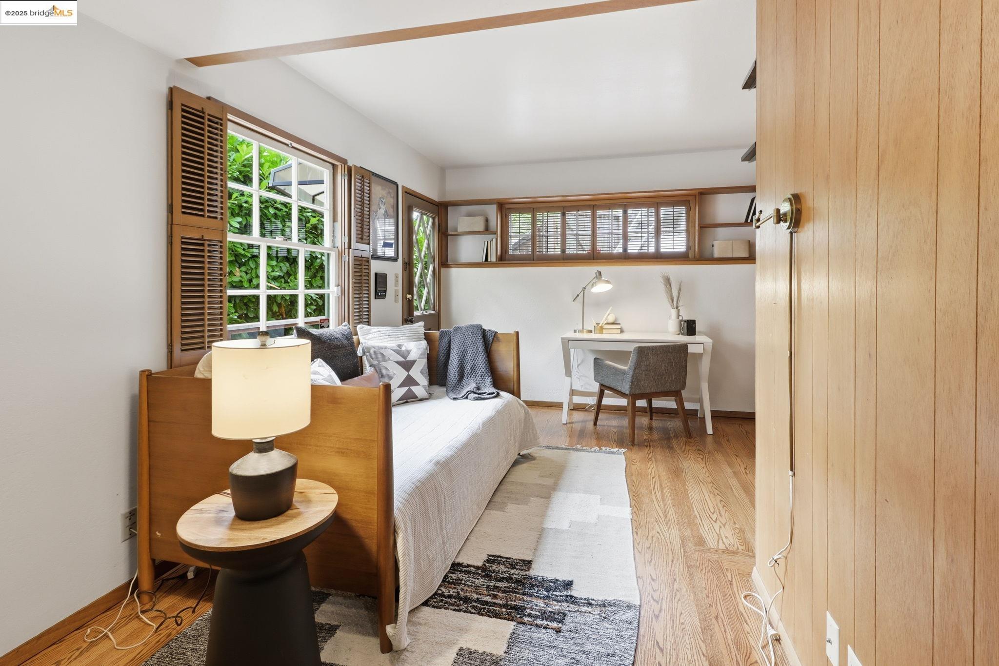 2383 Thackeray Dr, Oakland