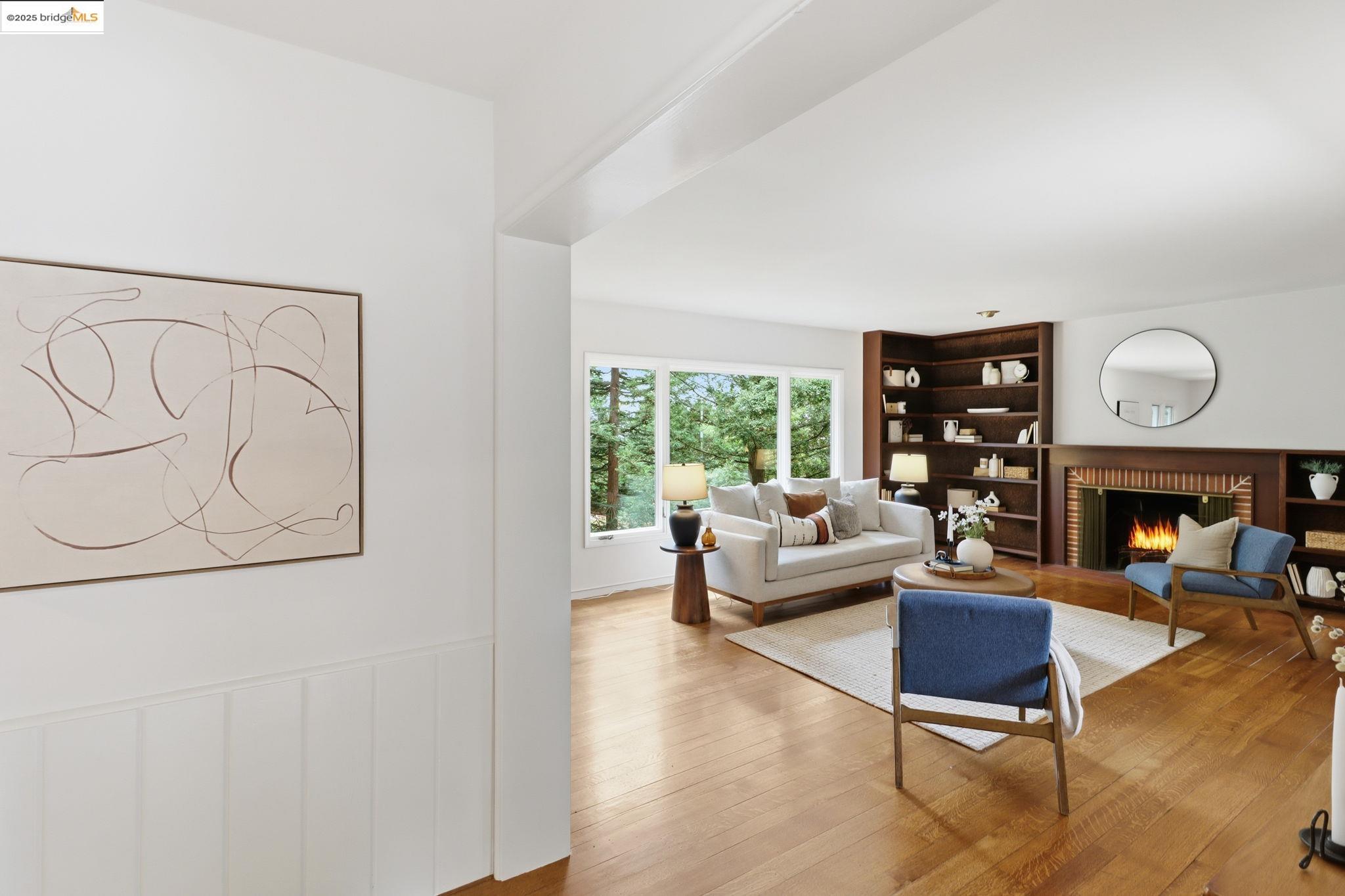 2383 Thackeray Dr, Oakland