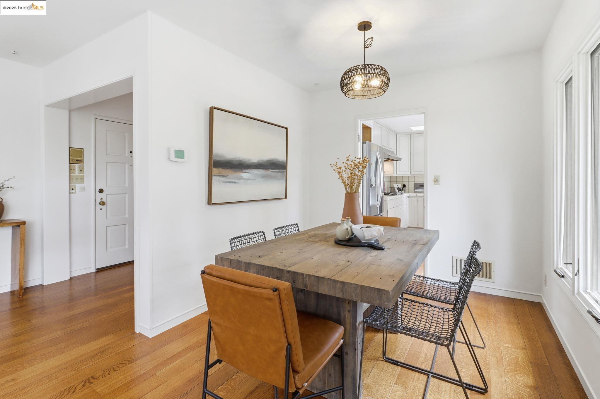 2383 Thackeray Dr, Oakland