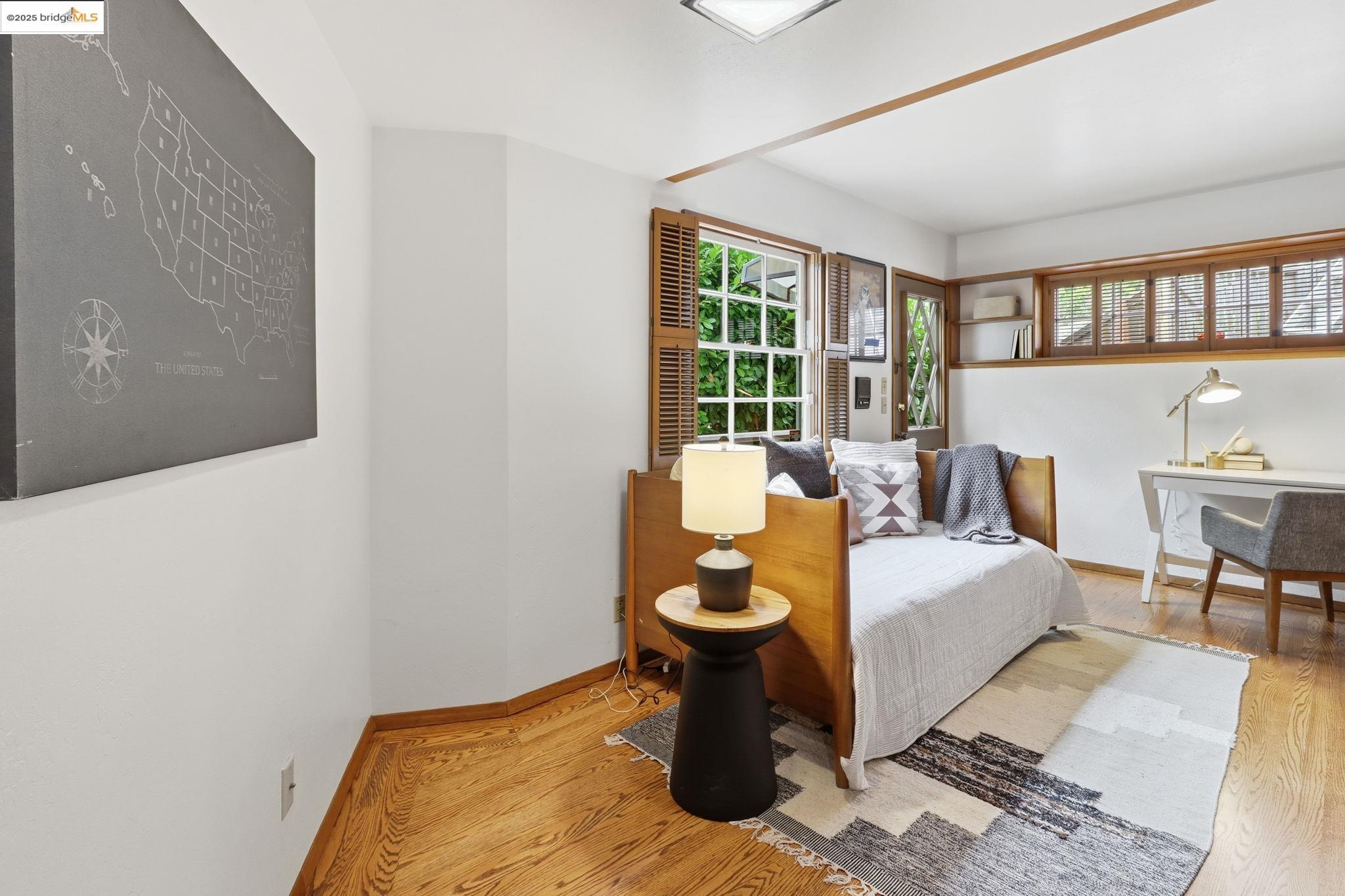 2383 Thackeray Dr, Oakland