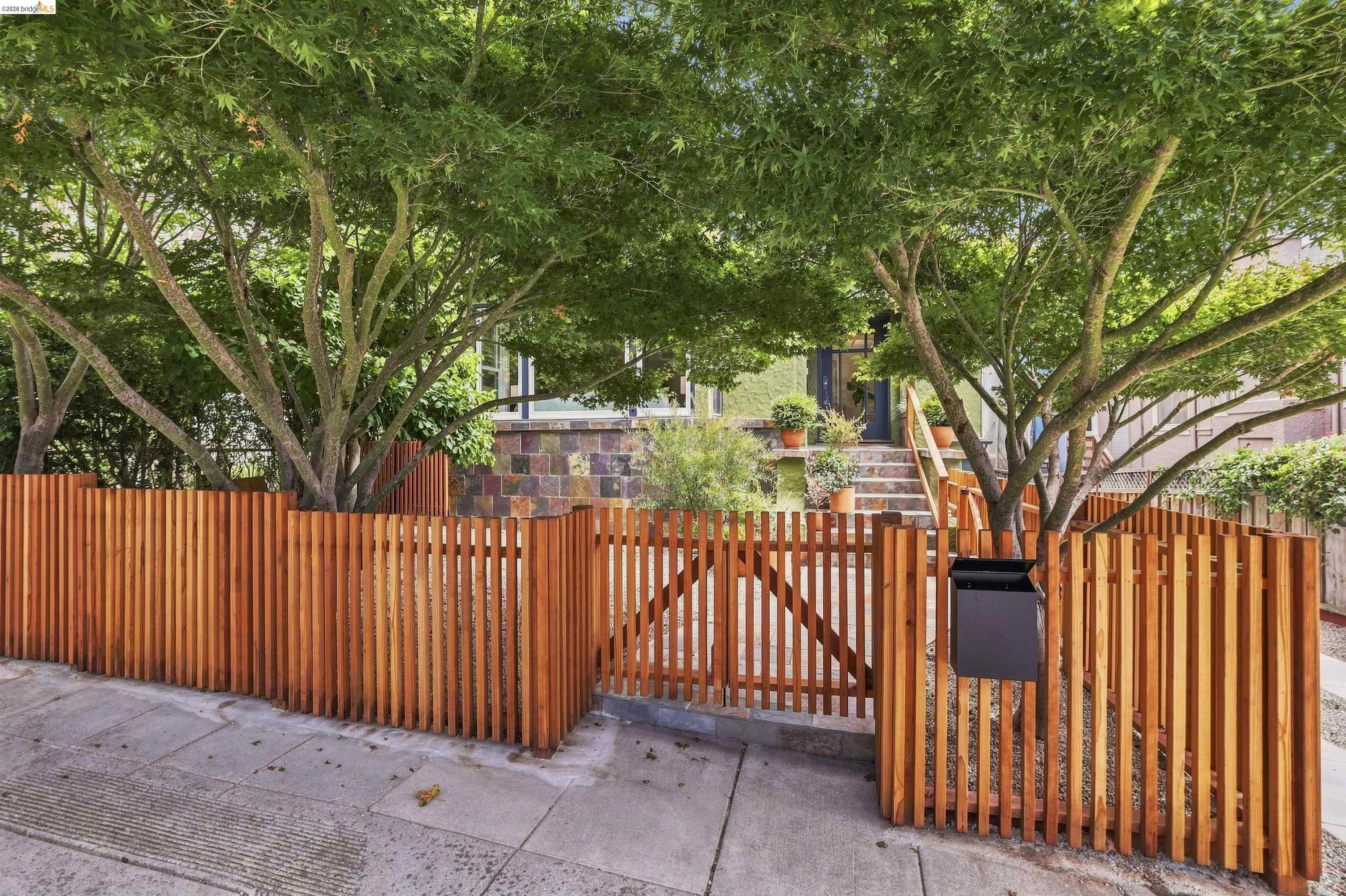 653 San Fernando Ave