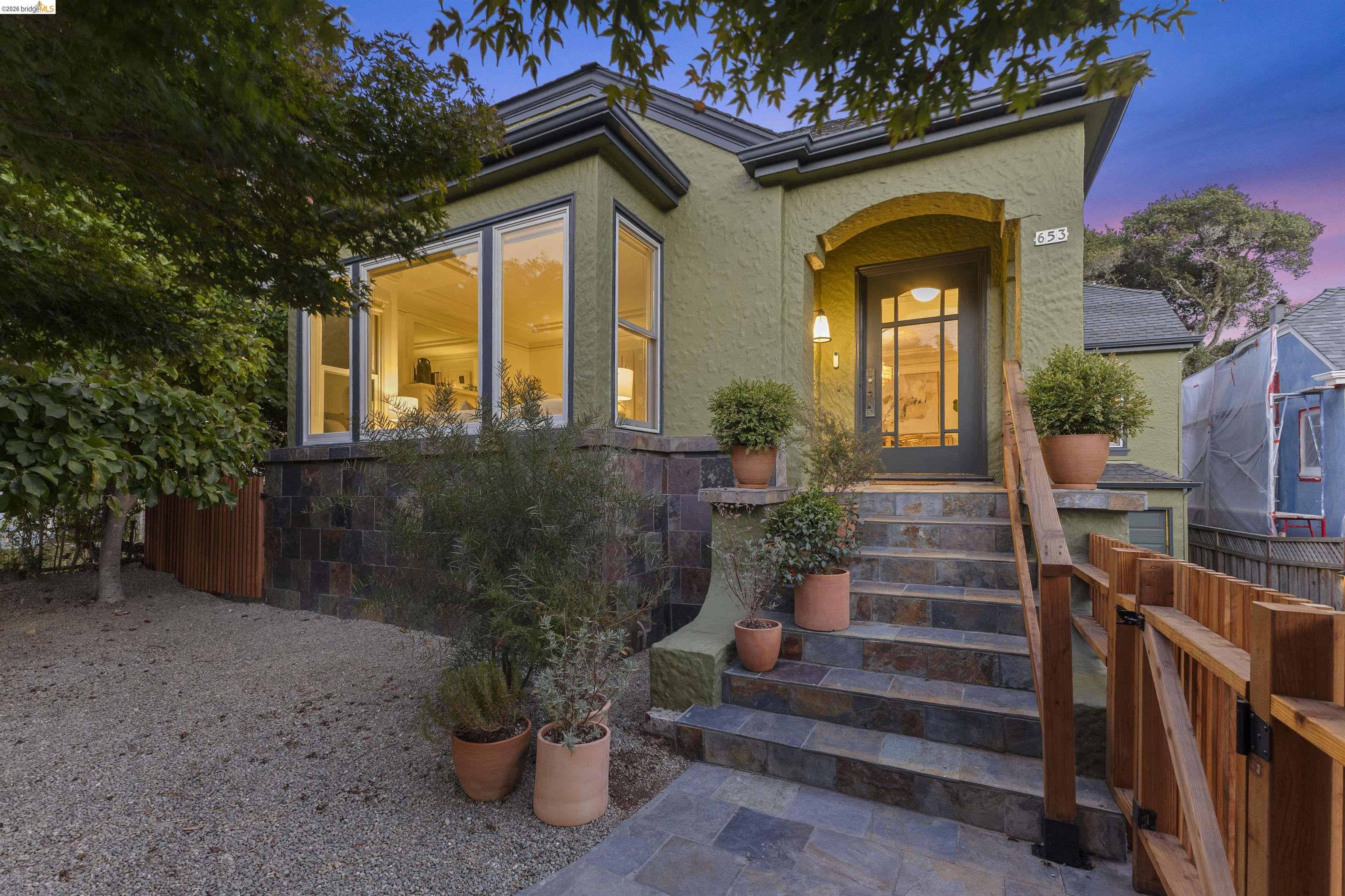 653 San Fernando Ave
