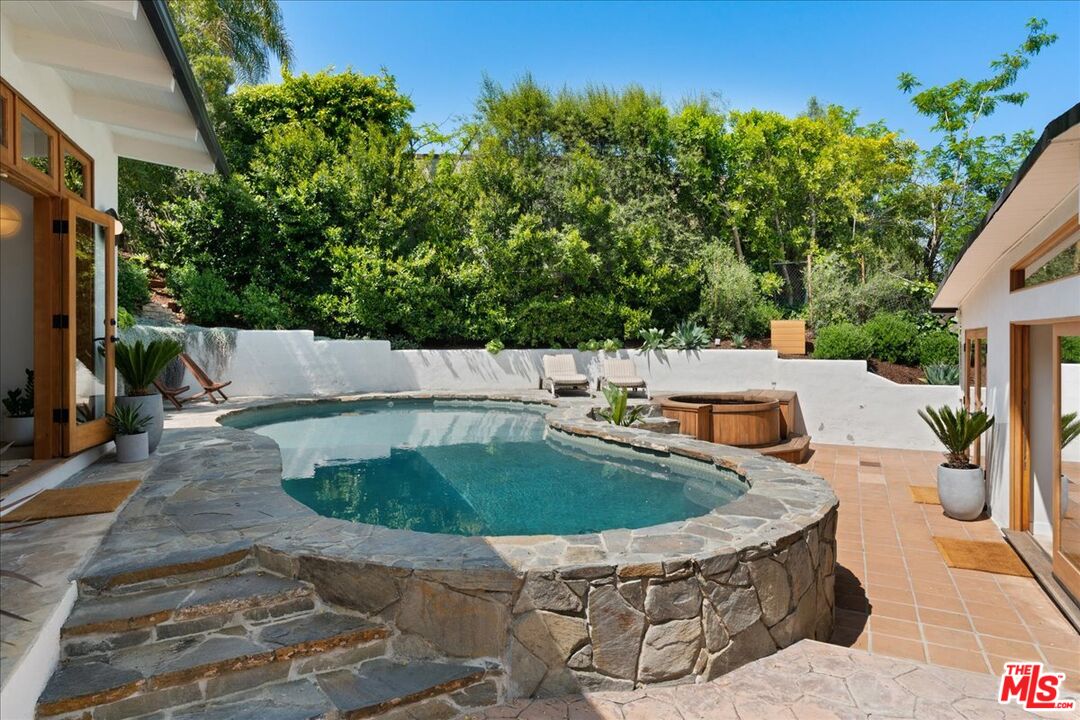 2145 Sunset Crest Dr