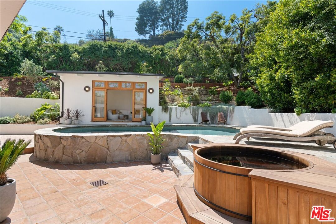 2145 Sunset Crest Dr