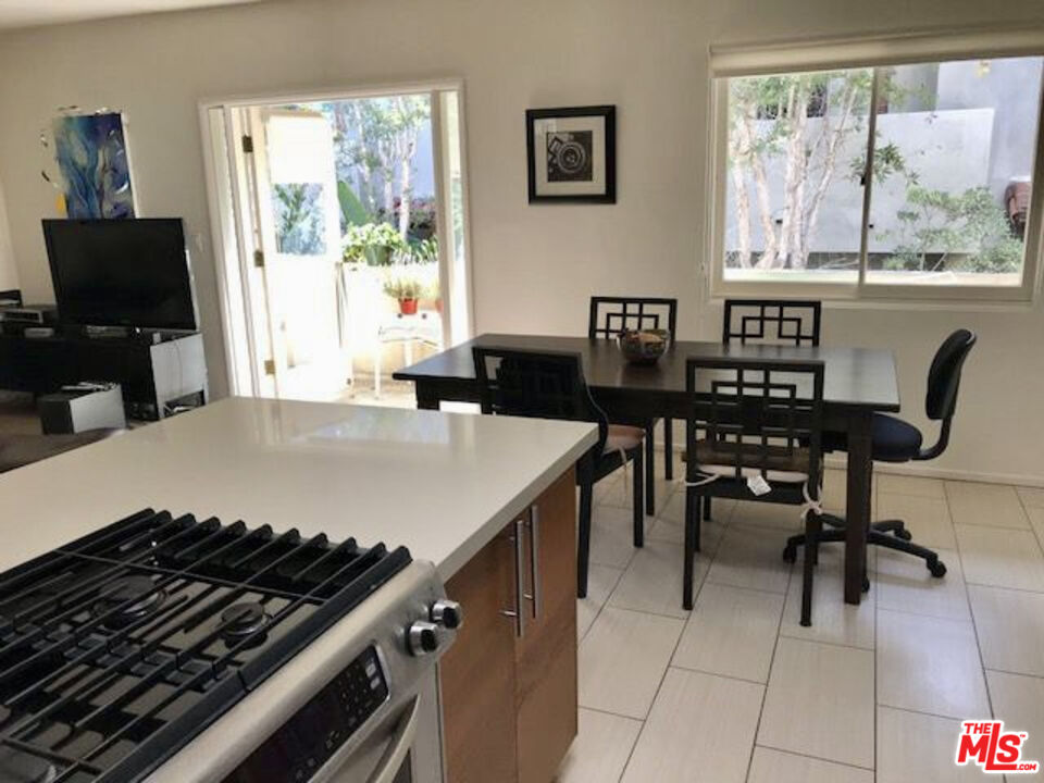 844 16th St Unit: 4