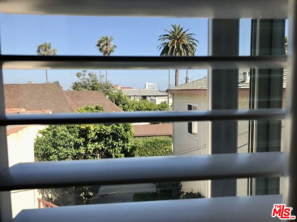 844 16th St Unit: 4