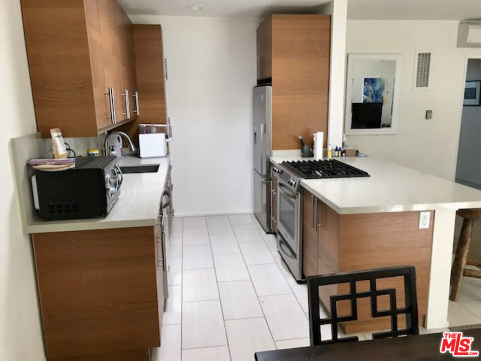 844 16th St Unit: 4