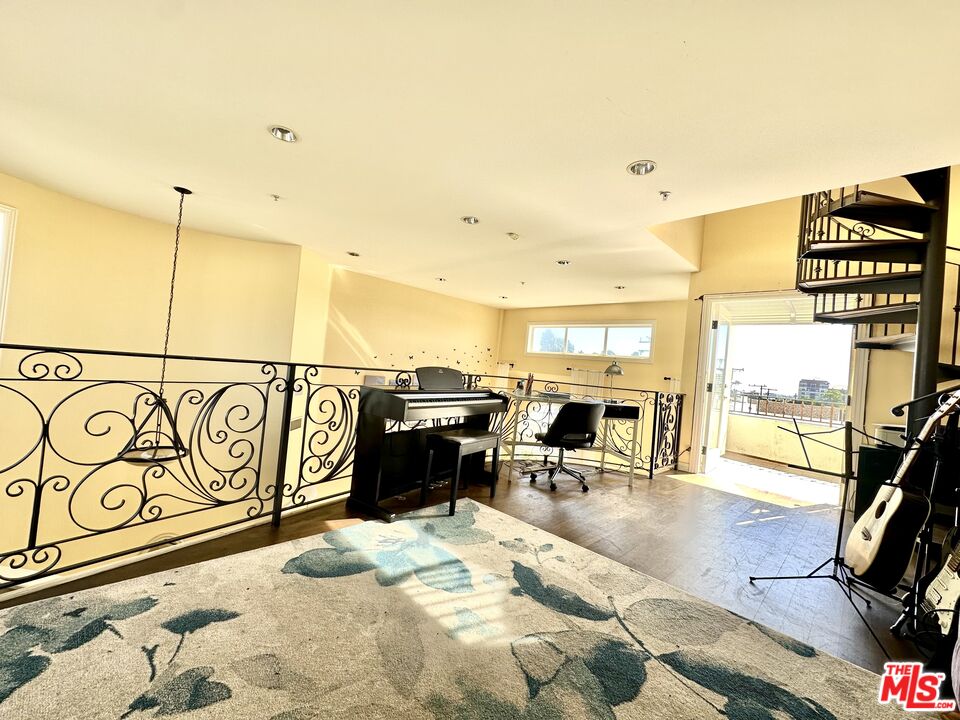 933 15th St Unit: D