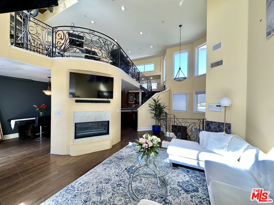 933 15th St Unit: D