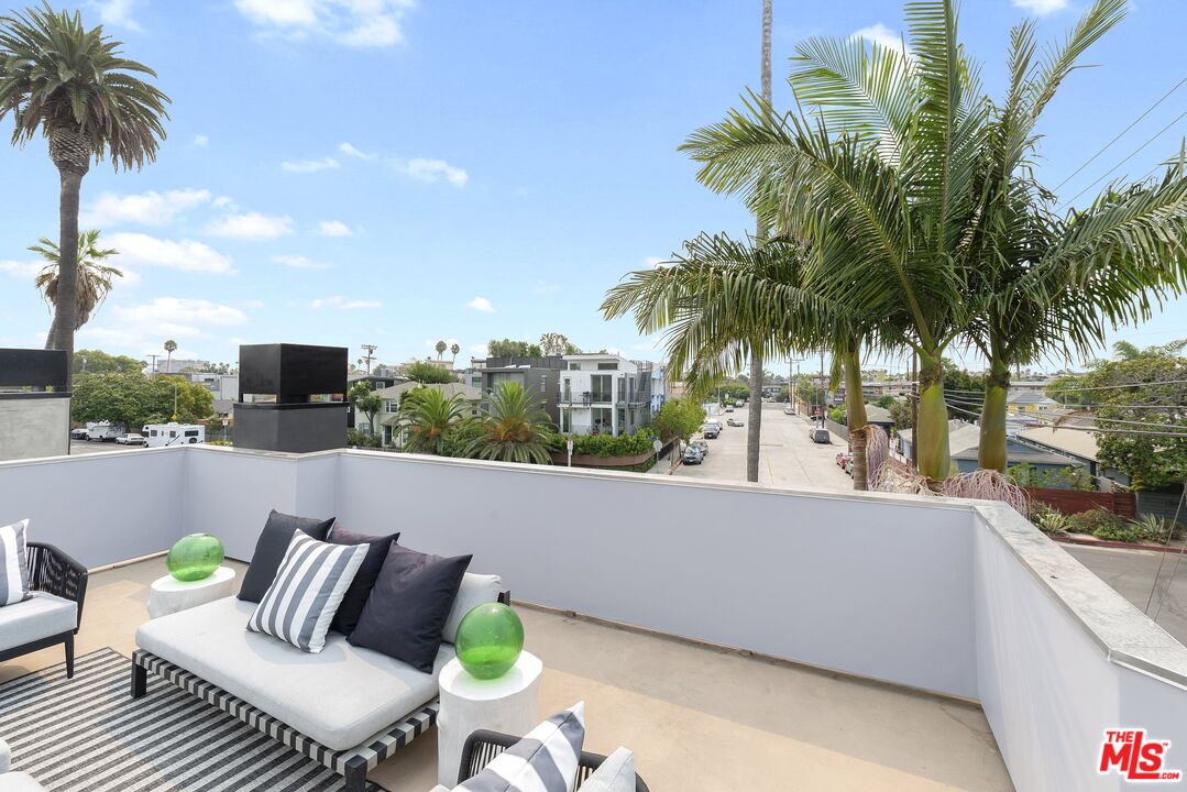 409 Grand Blvd