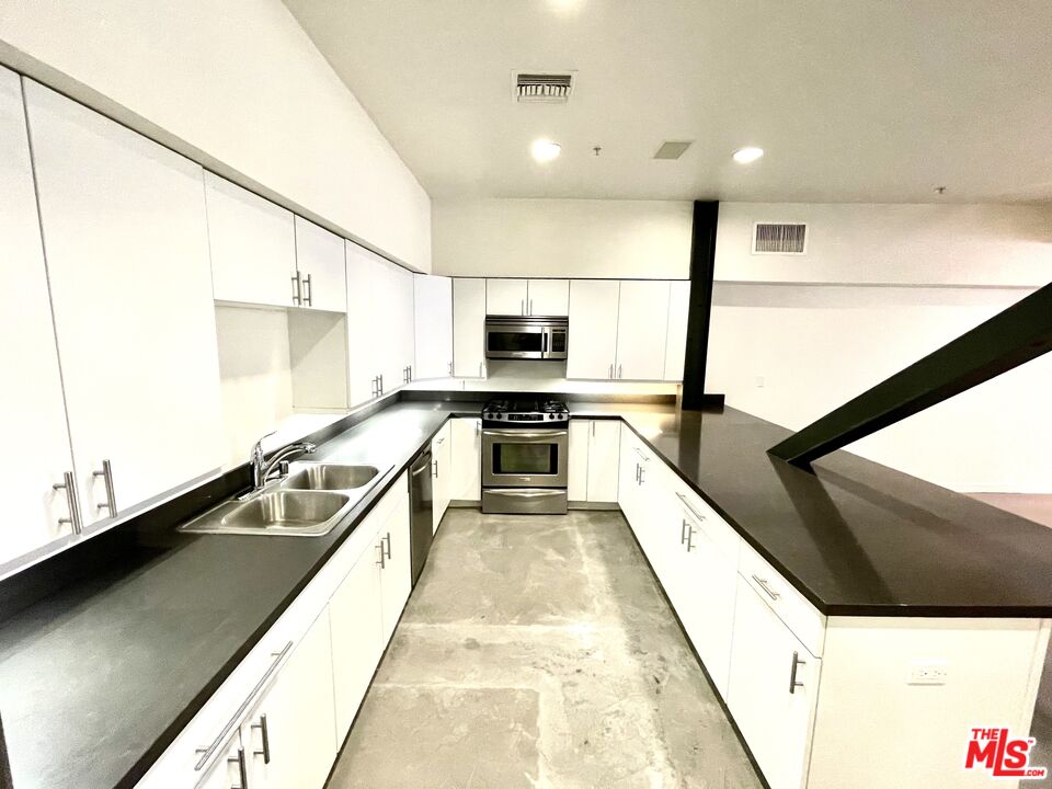 1610 Broadway Unit: #101