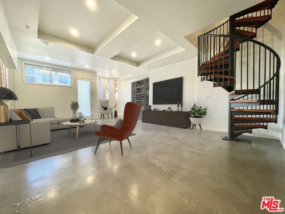 1610 Broadway Unit: #101