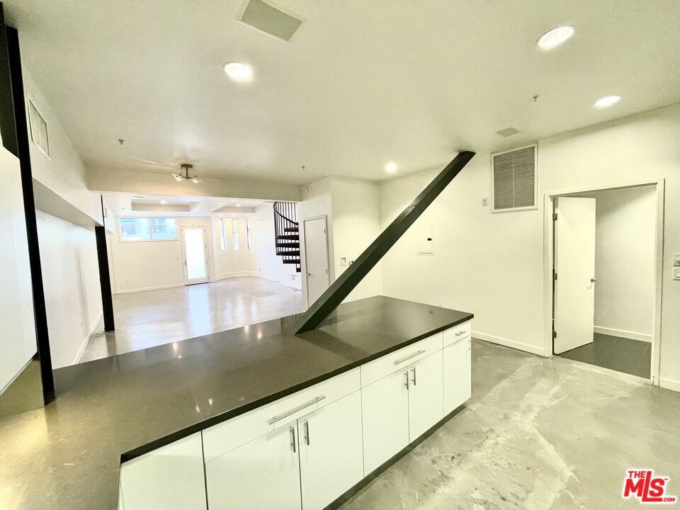 1610 Broadway Unit: #101