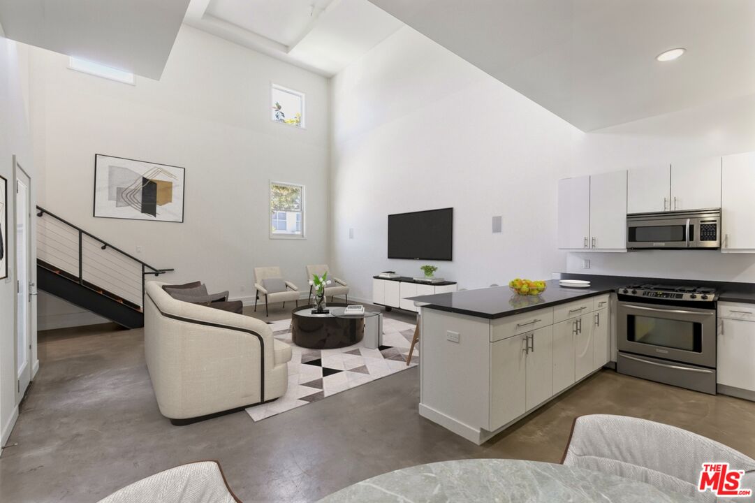 1610 Broadway Unit: #103