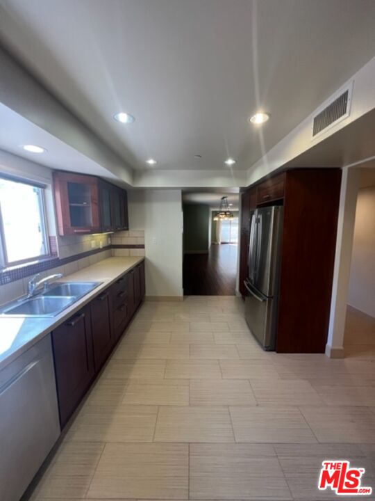 1409 ARMACOST AVE Unit: 101