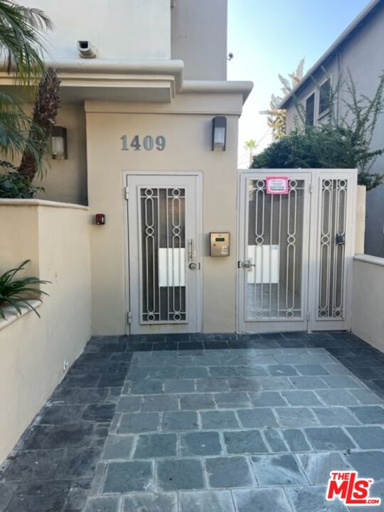1409 ARMACOST AVE Unit: 101