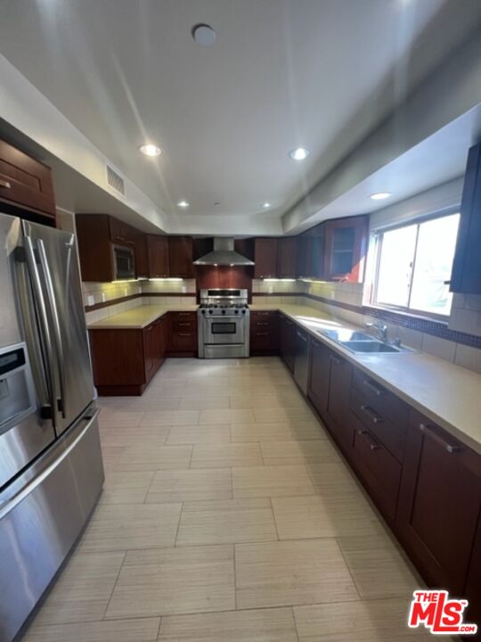 1409 ARMACOST AVE Unit: 101