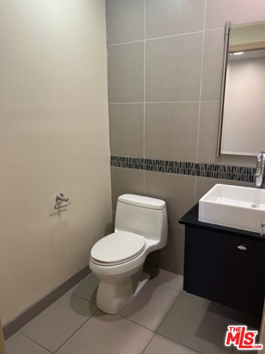 1409 ARMACOST AVE Unit: 101