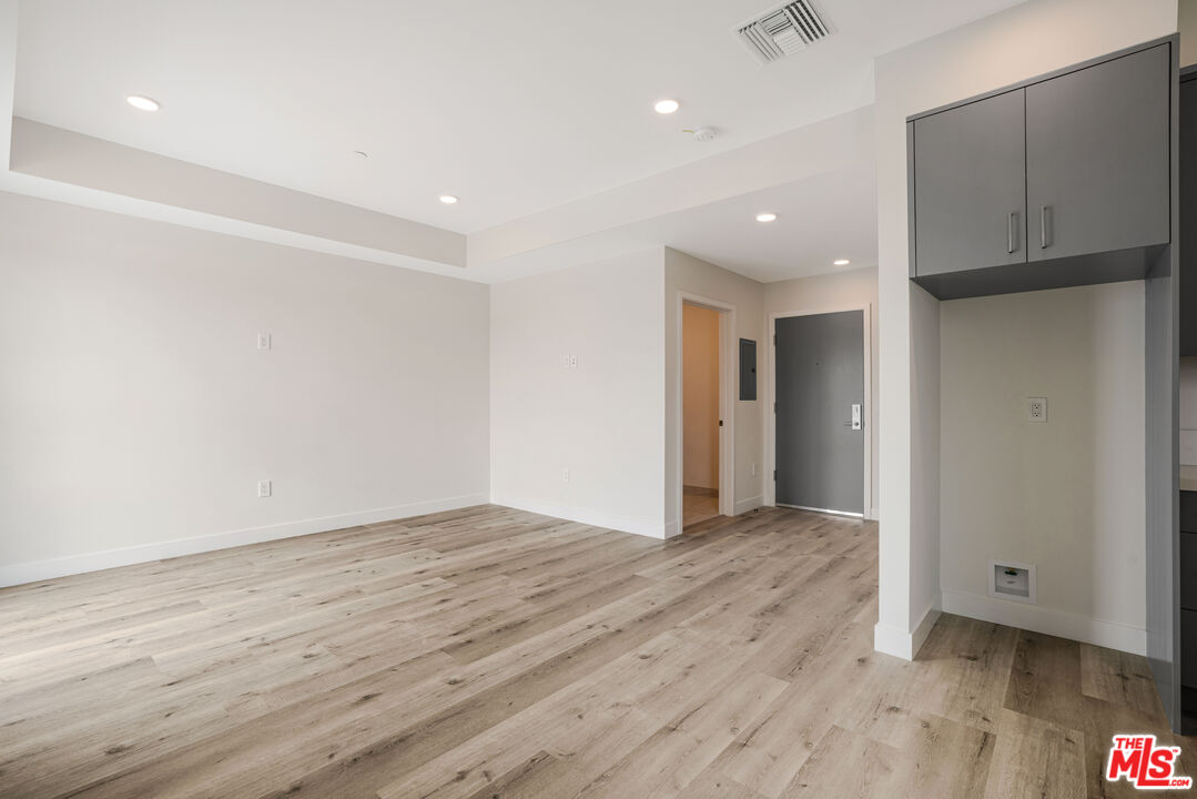 3308 Mentone Ave Unit: 203