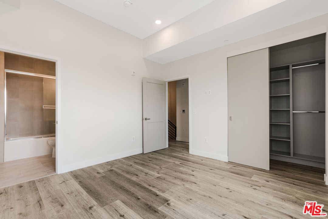3308 Mentone Ave Unit: 203