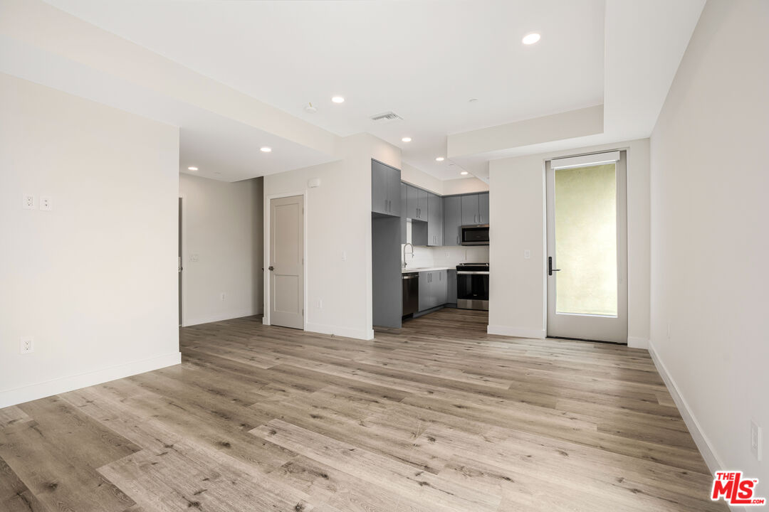 3308 Mentone Ave Unit: 203