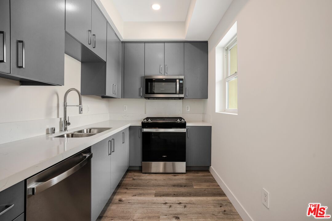 3308 Mentone Ave Unit: 203