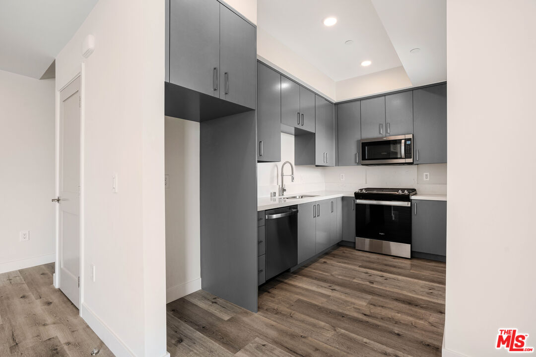 3308 Mentone Ave Unit: 203