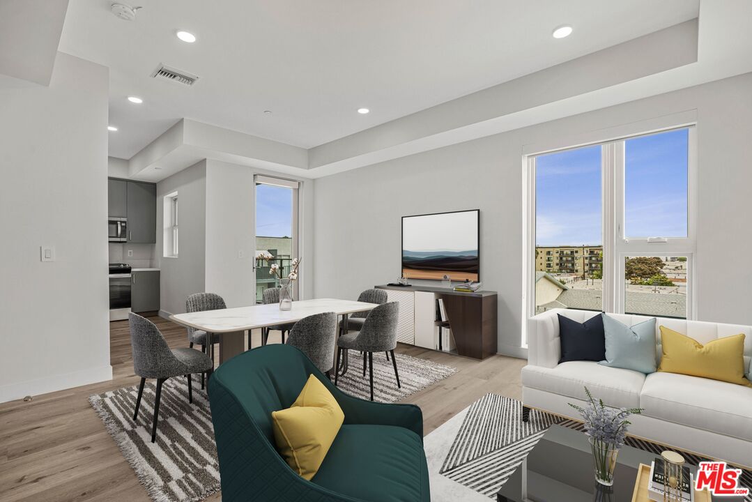 3308 Mentone Ave Unit: 203